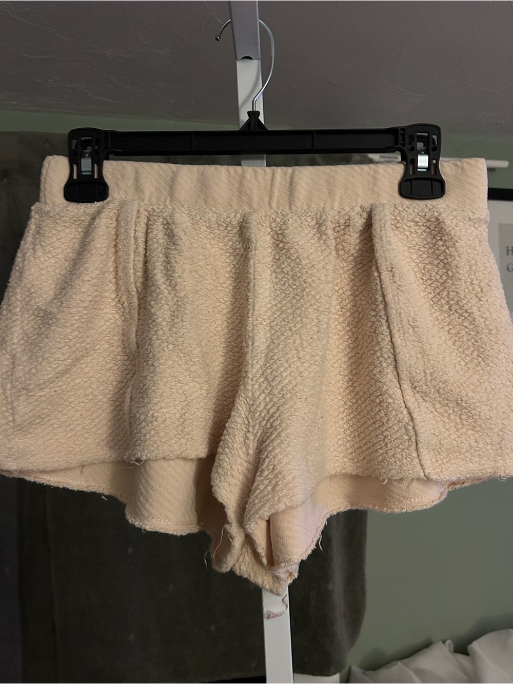 Free People Cream Textured V-Notch Tank & matching Shorts - Picture 4 of 7